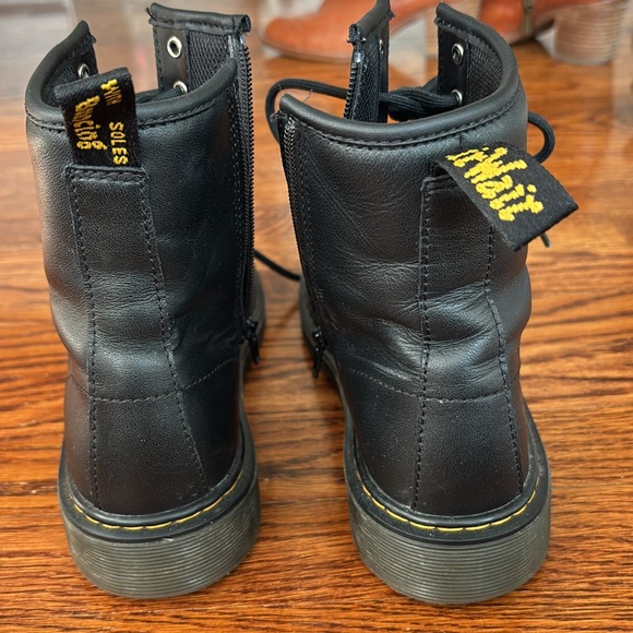 Doc Martens black zipper 1460 boots, EUC US Men’s 6 or women’s 7 - Picture 4 of 6